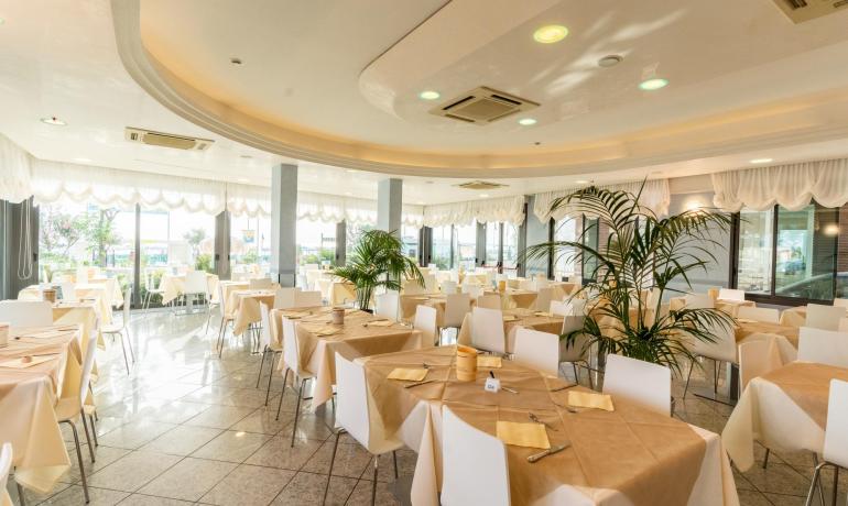 aureahotelbellaria it offerta-maggio-e-giugno-al-mare-a-bellaria 012